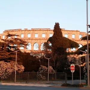 In Center Pula